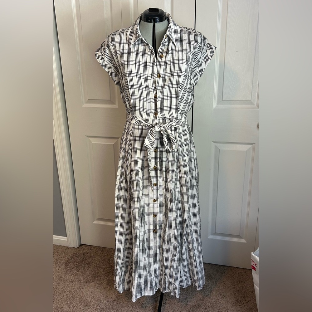 Calvin Klein Black and White Plaid Midi Dress with pockets